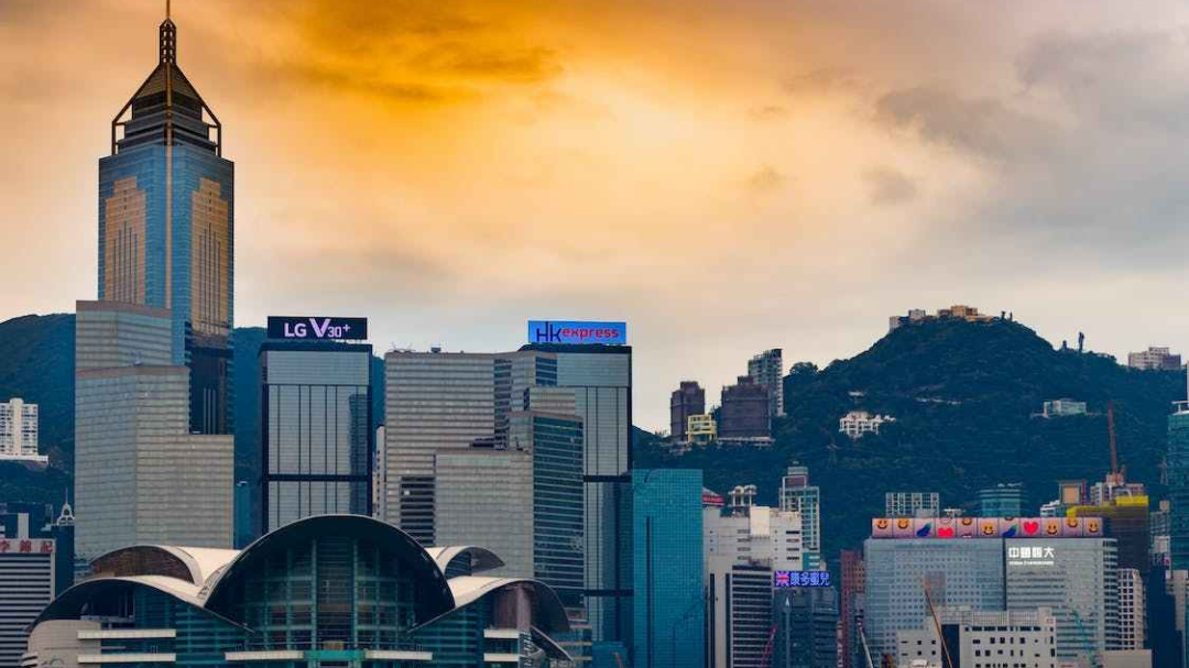 Hong Kong students, flocking to the Mainland for university studies!